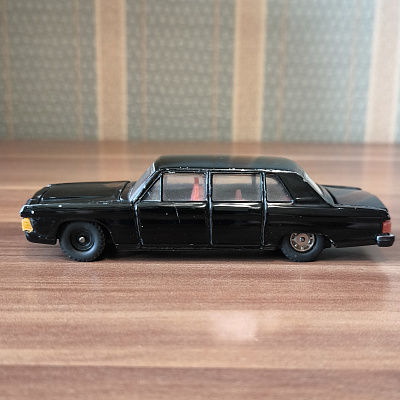 GAZ-14 Chayka, 1:43