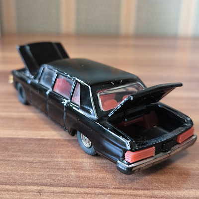 GAZ-14 Chayka, 1:43