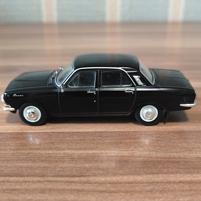 GAZ-M24 Volga, 1:43