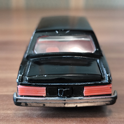 GAZ-14 Chayka, 1:43