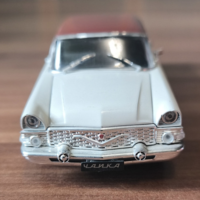 GAZ-13 Chayka, 1:43
