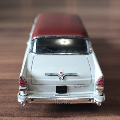 GAZ-13 Chayka, 1:43