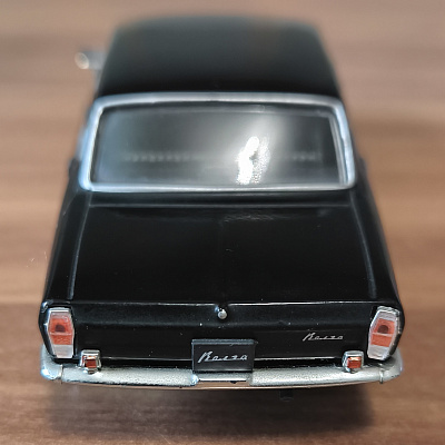 GAZ-M24 Volga, 1:43