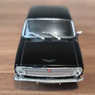 GAZ-M24 Volga, 1:43